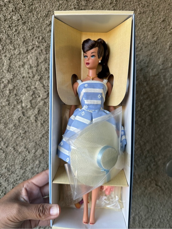 Barbie Other - Barbie Collectors Limited Suburban Shopper 1959 Fashion Doll Replica 2001